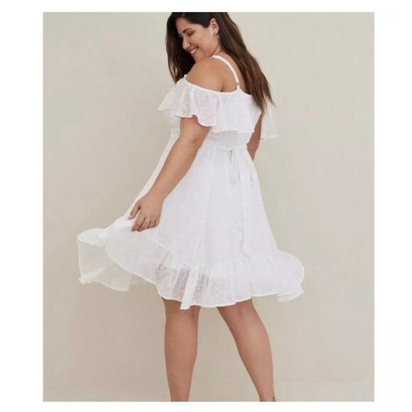 Torrid White Lurex Hanky Hem Lace Chiffon Ruffle Cold Shoulder Dress Size 4X - Picture 5 of 5